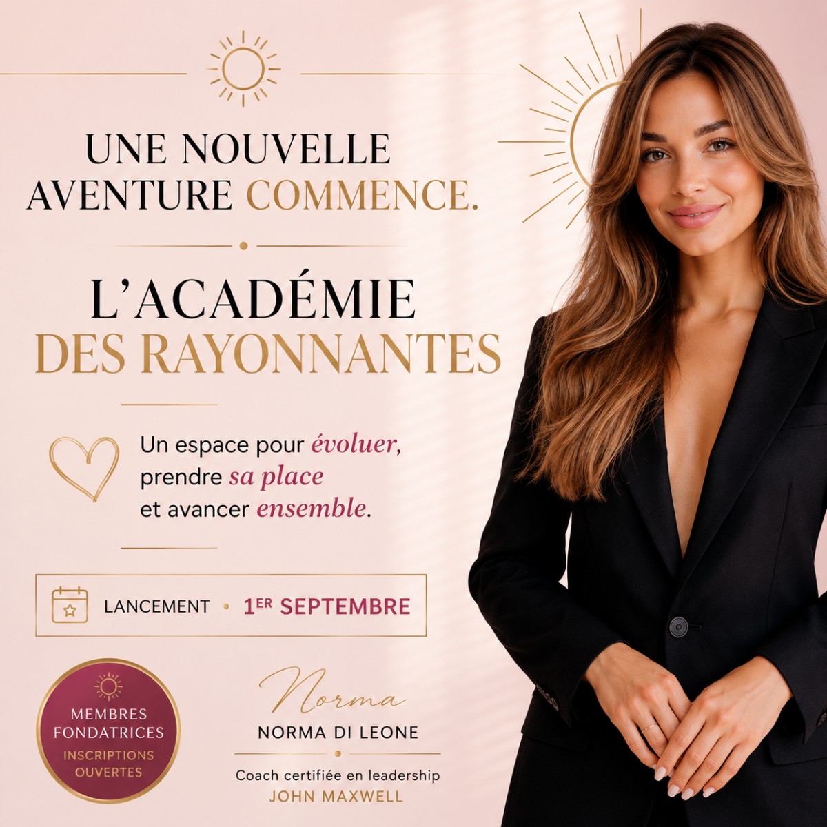 Groupe discutant autour d'un ordinateur